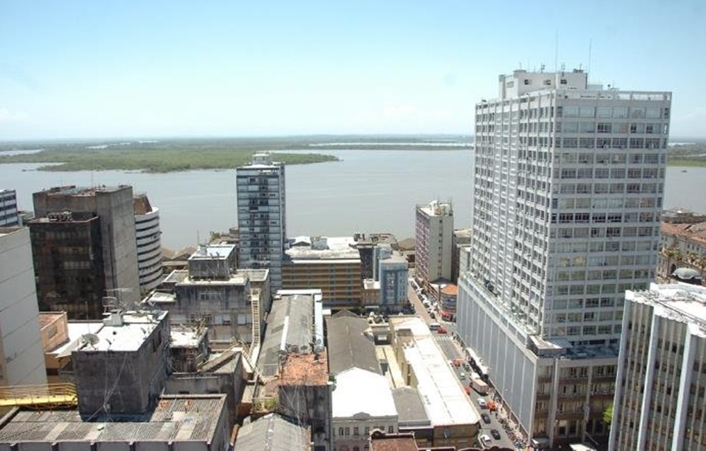 Ir para  <p>Ap&oacute;s a passagem de uma frente fria, o sol predomina no Rio Grande do Sul nesta quarta-feira. Nuvens esparsas estar&atilde;o presentes em diversas &aacute;reas do Estado, e uma instabilidade isolada costeira deve...